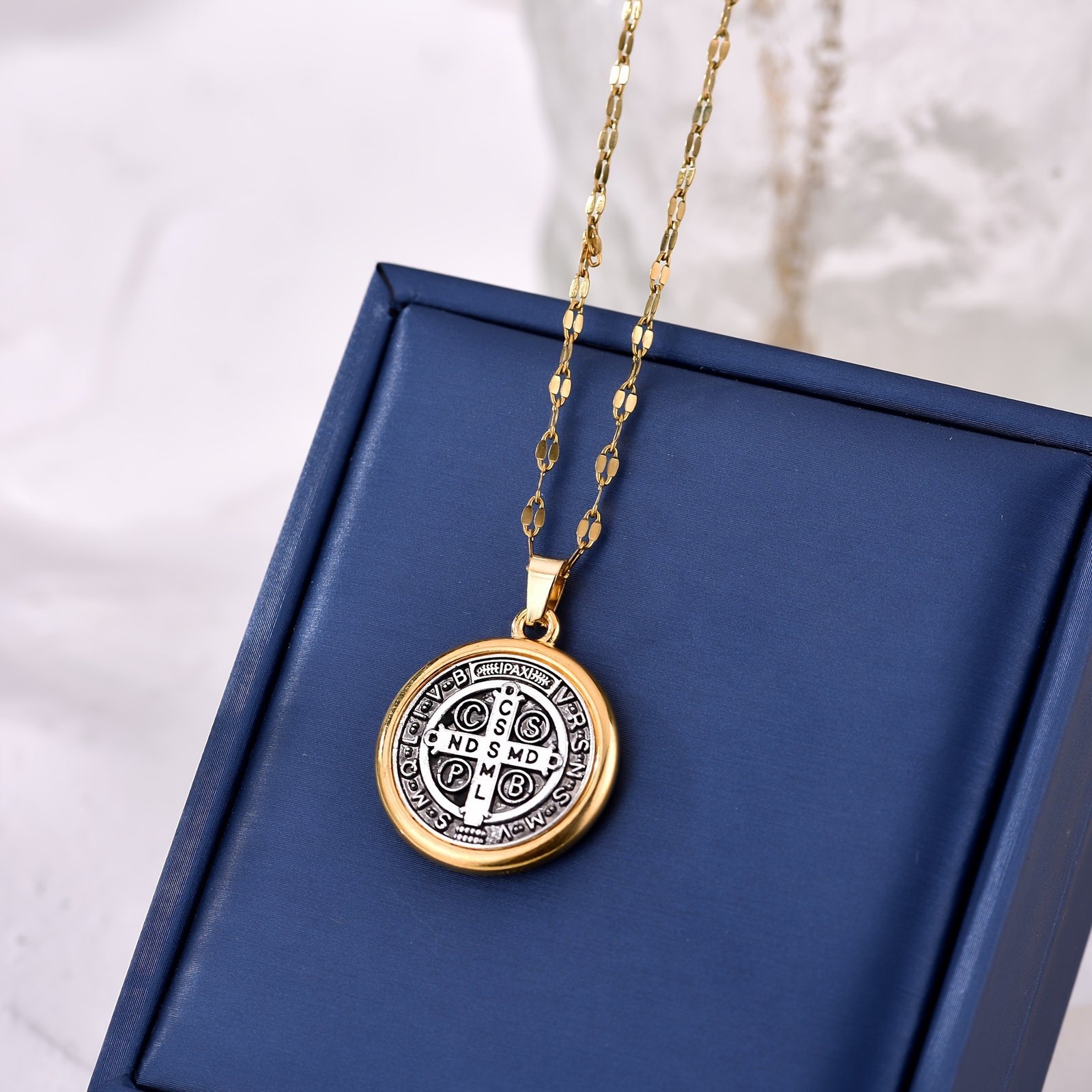 St. Benedict Cross Alloy Necklace Simple High-end Necklace Accessories - Imagem 5